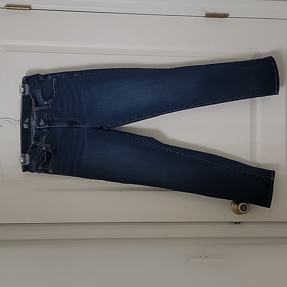Gap, Size 6, Dark Wash Classic Straight Jeans, EUC - Picture 7 of 10